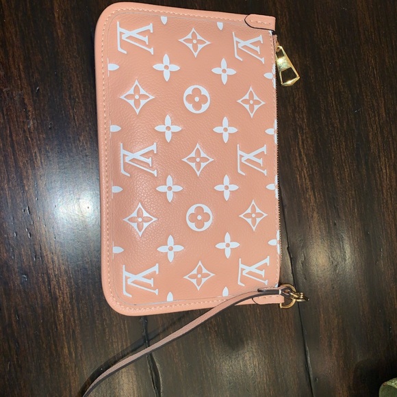 COPY - Louis Vuitton - Picture 2 of 3